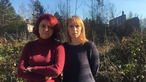 Amela Meduseljac (L) and Meliha Mrdzic were unhappy that Mladic was acquitted on one charge.