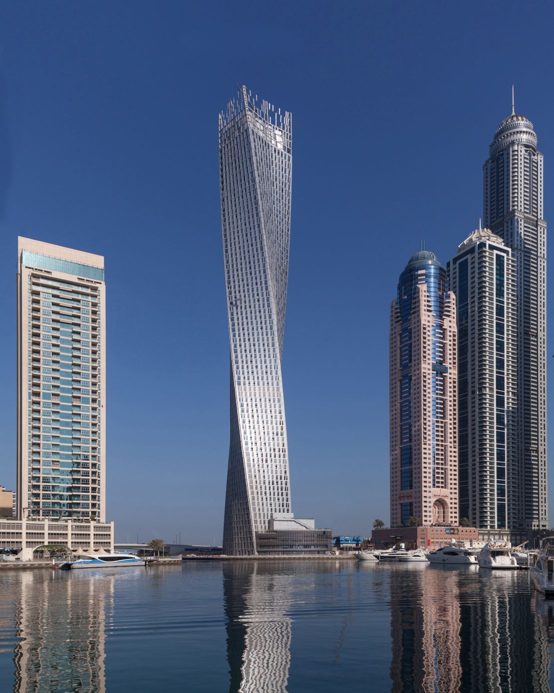 cayan tower som dubai marina