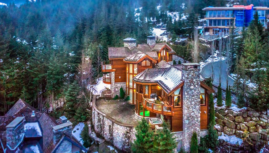 The Villa is ideally situated beside the magnificent Whistler Mountain.