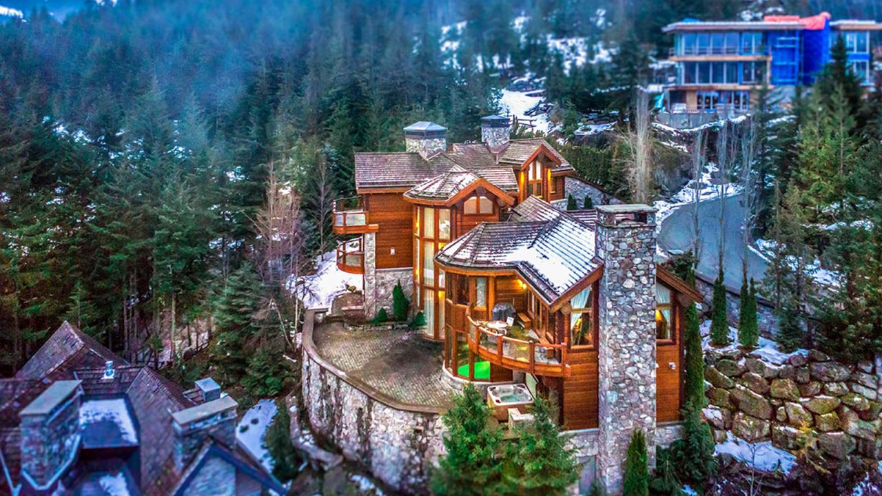 The Villa is ideally situated beside the magnificent Whistler Mountain.