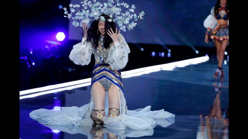 Model Ming Xi <a href="http://www.cnn.com/videos/us/2017/11/21/victorias-secret-model-runway-wipe-out-fashion-show.hln" target="_blank">falls down</a> during the Victoria's Secret fashion show in Shanghai, China, on Monday, November 20.