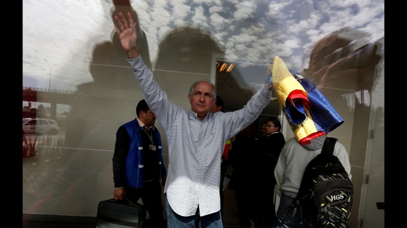 Venezuelan opposition leader Antonio Ledezma gestures after arriving in Bogota, Colombia, on Friday, November 17. Ledezma, the former mayor of Caracas, Venezuela, <a href="http://www.cnn.com/2017/11/18/americas/venezuela-caracas-mayor-flees-to-spain/index.html" target="_blank">escaped house arrest in his country</a> and traveled to Colombia before finishing up in Madrid on Saturday, November 18.