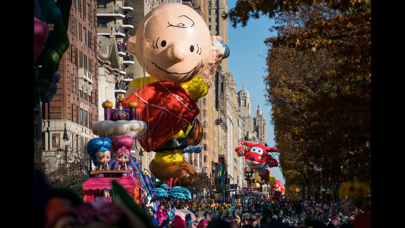 A Charlie Brown balloon moves down the parade route.