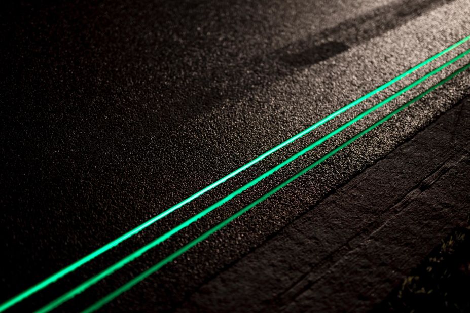 Panels on the smart highway absorb solar power during the day, enabling it to glow for eight hours at night.