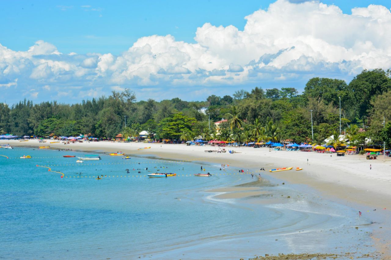 <strong>Port Dickson beaches: </strong>The small town of Teluk Kemang backs a wide crescent of sand just north of the Blue Lagoon.