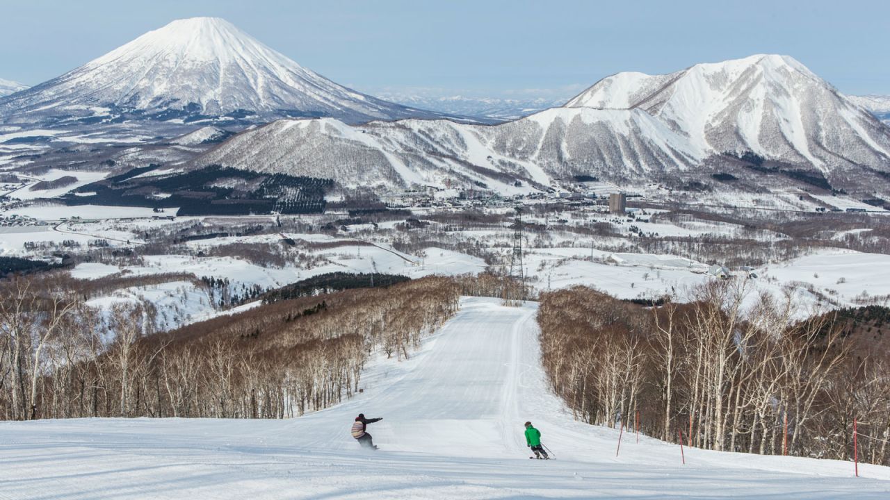 <strong>Best Ski Resort in Japan --Rusutsu: </strong>Hokkaido's largest single ski resort, 90 minutes from Sapporo, is spread over 37 trails on three areas called West Mountain, East Mountain and Mt Isola. 