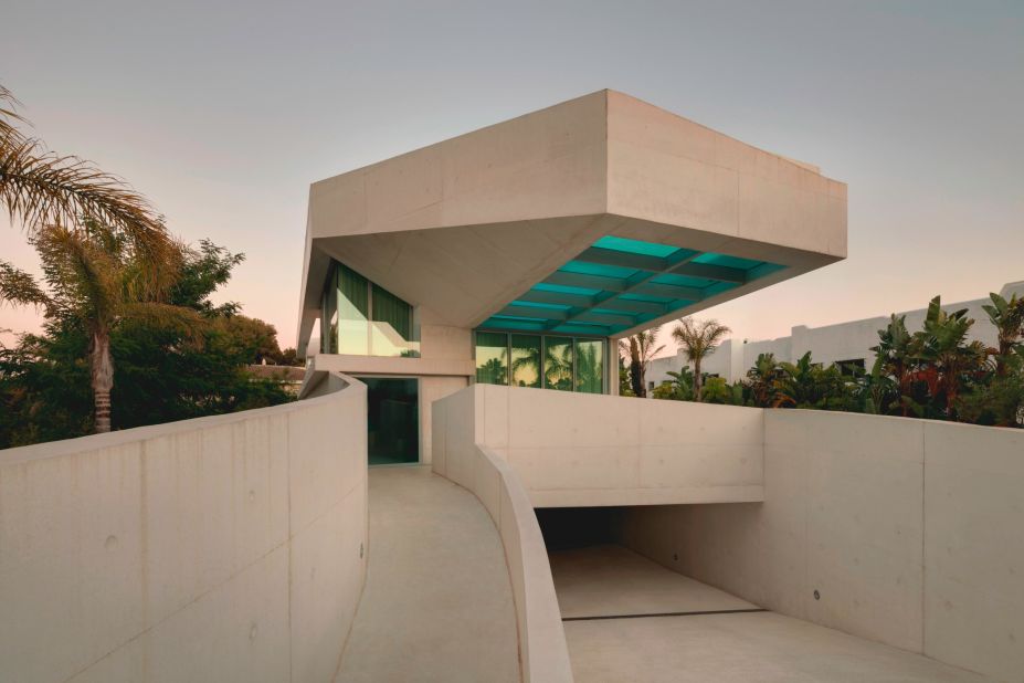 The Jellyfish house in Marbella, Spain was designed by Dutch firm Wiel Arets Architects. It features an impressive cantilevering pool jutting from its roof. 