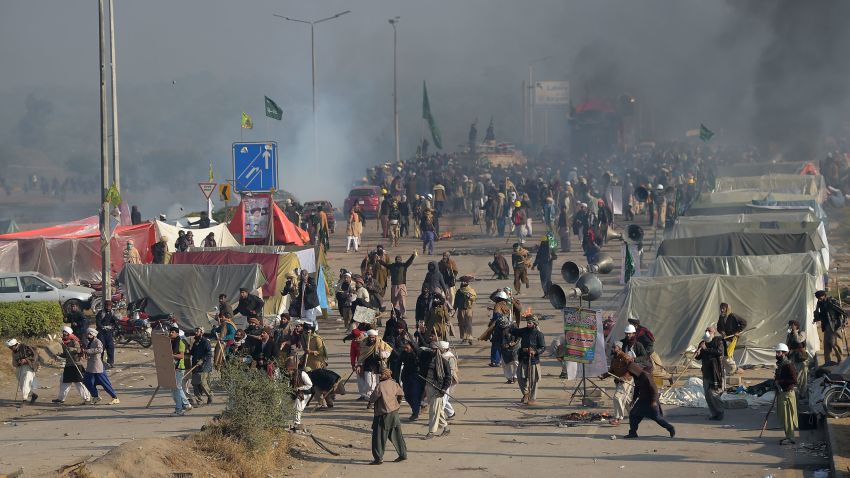 Smoke rises from a blocked flyover as protesters from the Tehreek-i-Labaik Yah Rasool Allah Pakistan (TLYRAP) religious group clash with police in Islamabad on November 25, 2017.