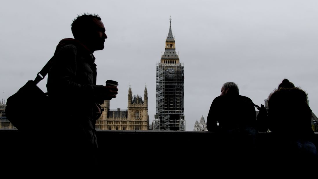 <strong>Silhouette: </strong>Because the camera is fully manual, I was able to expose the background properly, capturing dark silhouettes of passers-by. <a href="http://i2.cdn.turner.com/cnnnext/dam/assets/171127154241-leicaedit-10.jpg" target="_blank" target="_blank">VIEW FULL-SIZE IMAGE</a>