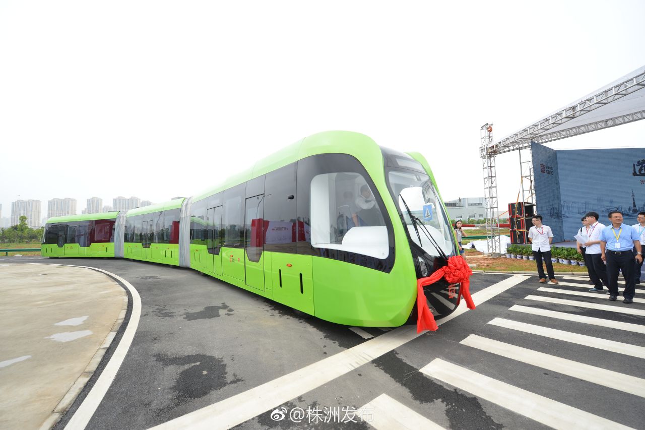 Developed by Beijing-based rail transit equipment manufacturer CCRC, it navigates the road using motion sensors instead of a traditional track. It also features rubber wheels. 