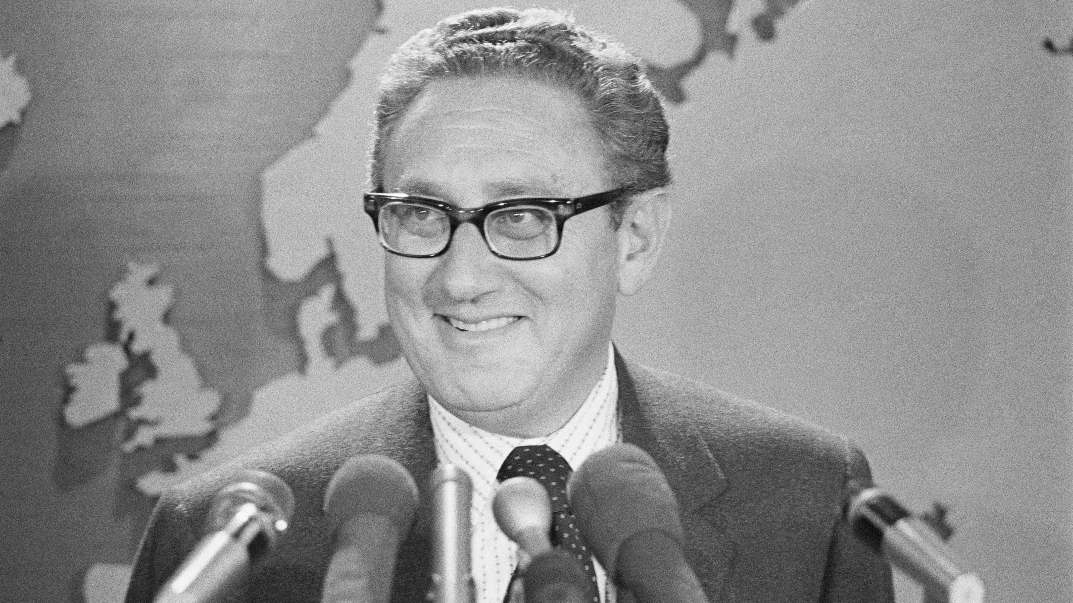 Kissinger makes a statement after receiving the Nobel Peace Prize.