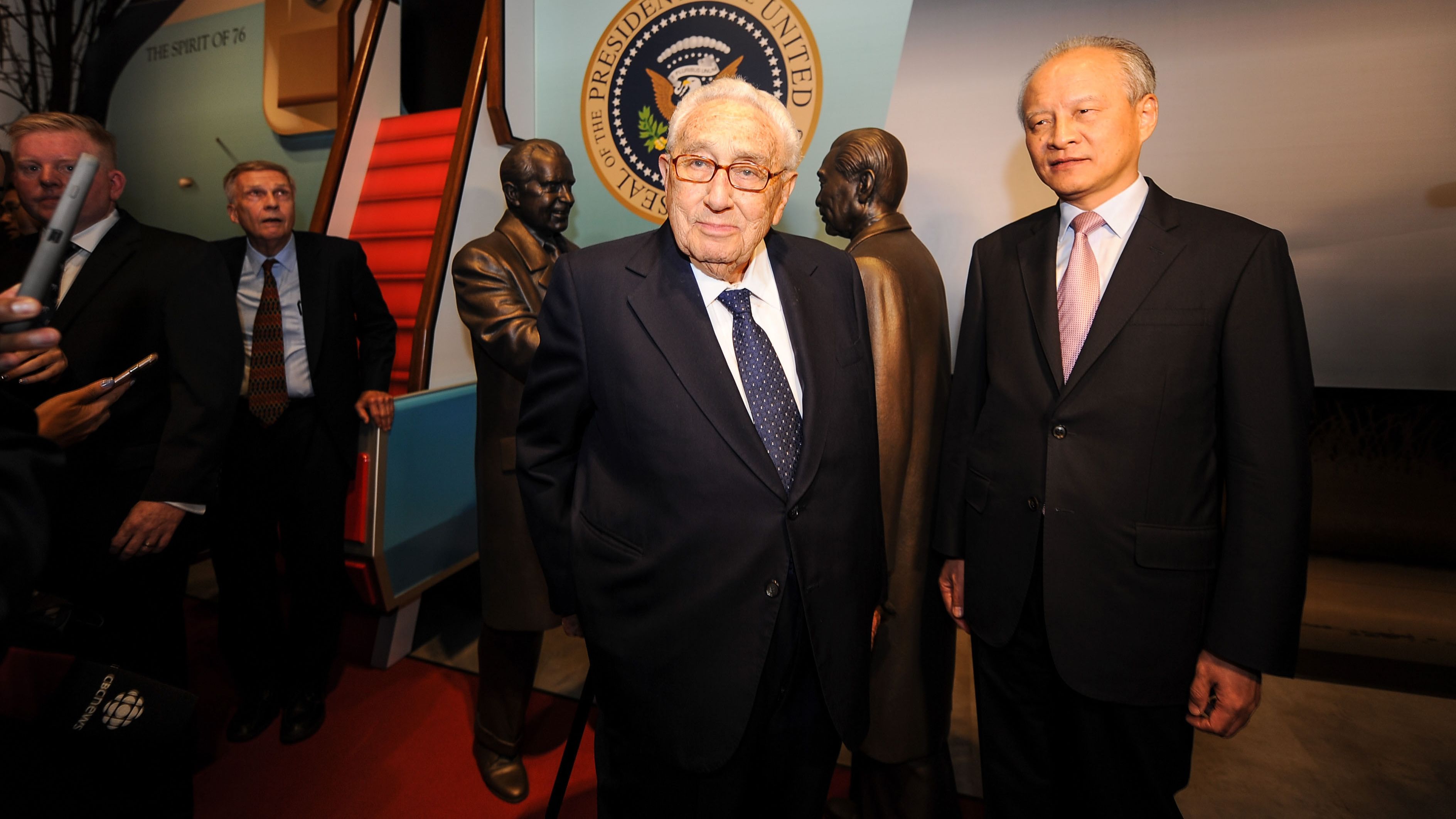 Kissinger joins Cui Tiankai, Chinese ambassador to the United States, on a visit to the new Chinese pavilion of the Nixon Library and Museum in 2016.