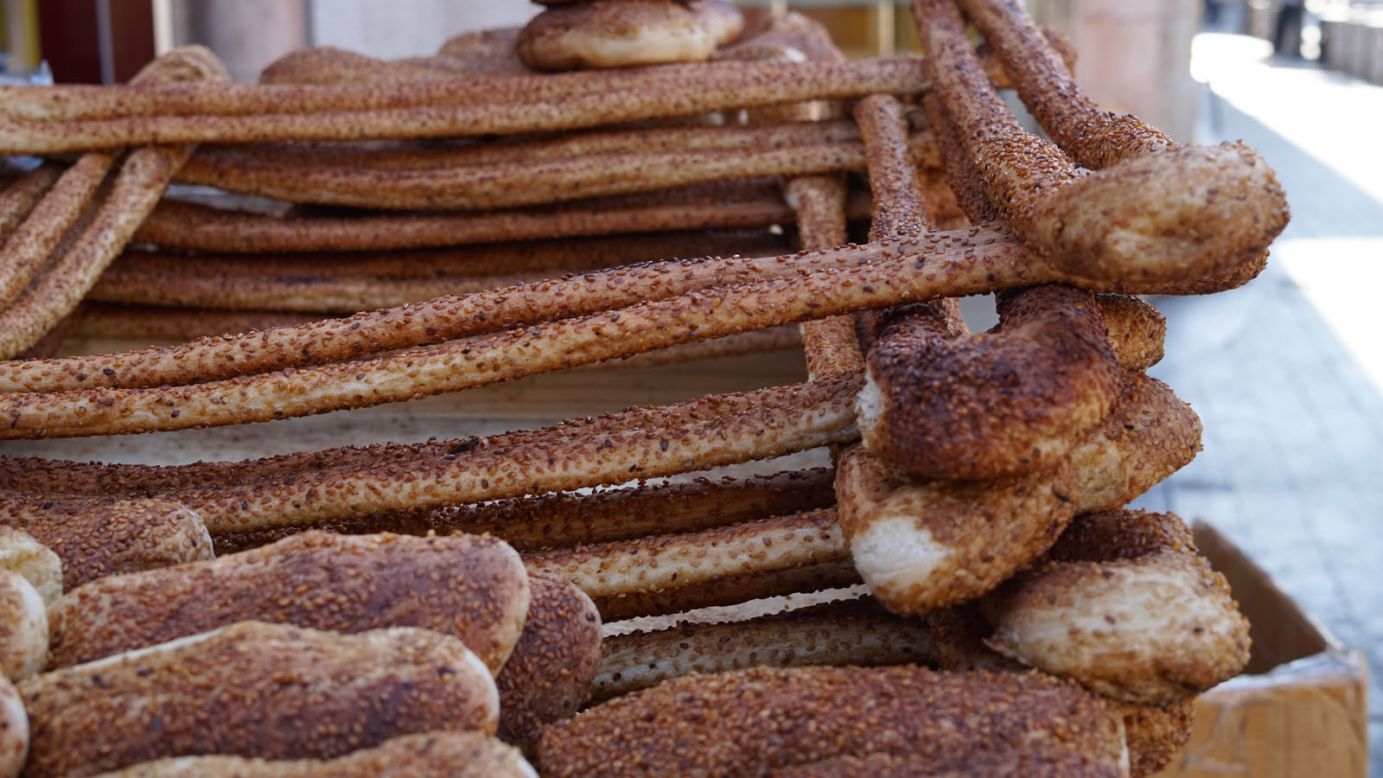 <strong>Sesame bread for sale: </strong>You can find sesame bread for sale on the sidewalks of Amman and elsewhere. The leavened breads come in a wide range of shapes and sizes, and are often sold by weight.<br />