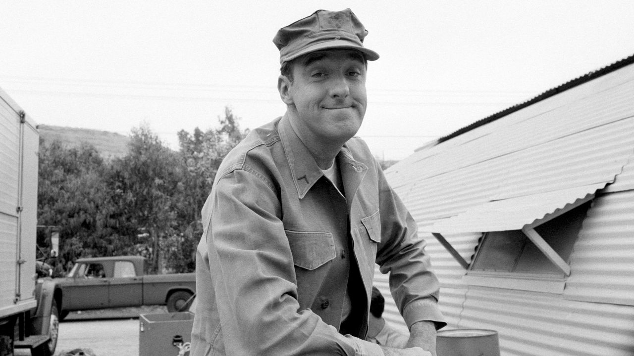 <a href="http://www.cnn.com/2017/11/30/entertainment/jim-nabors-dead/index.html" target="_blank">Jim Nabors</a>, a singer and actor best known for his role as Gomer Pyle on "The Andy Griffith Show," died November 30, according to family friend and CNN affiliate KHNL-KGMB producer Phil Arnone.<br />Nabors was 87. His popular character was the center of a spinoff series, "Gomer Pyle, U.S.M.C.," which ran for five seasons.