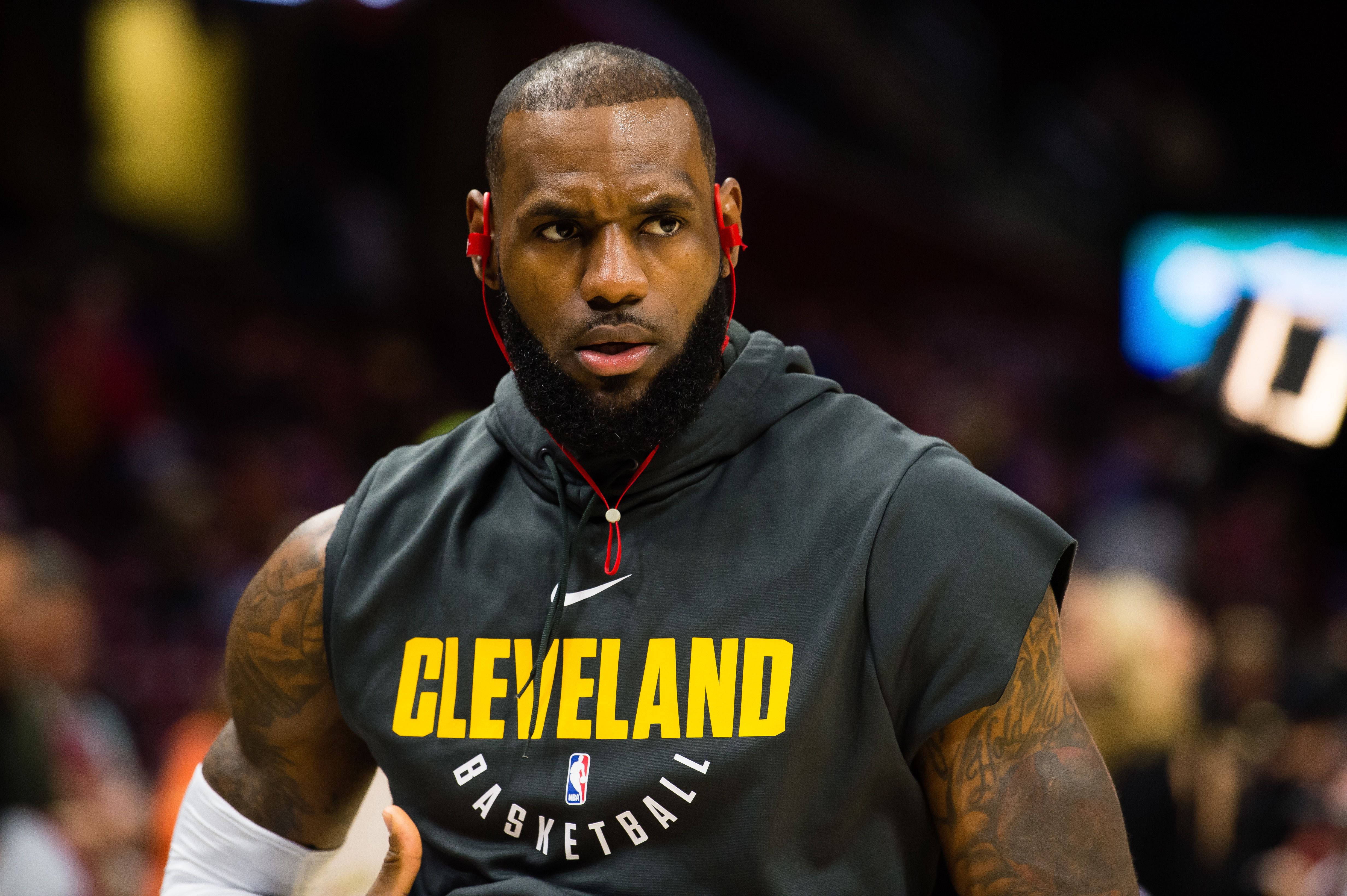 NBA Finals: LeBron reportedly wanted Cavs to wear sleeved jerseys in Game 5  