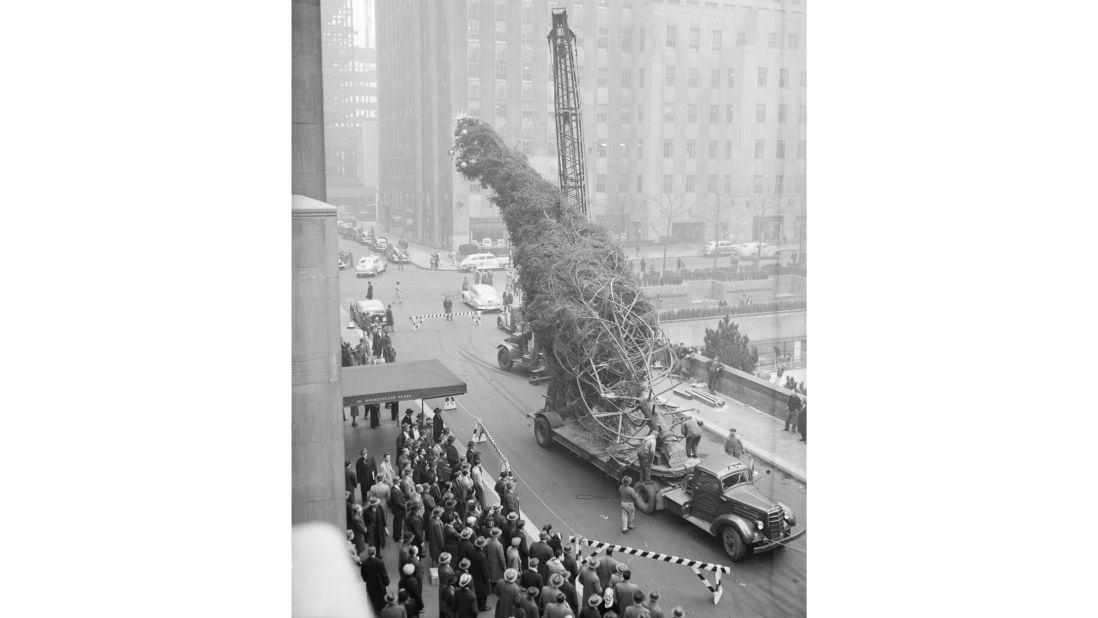 2018 Rockefeller tree lights up New York CNN