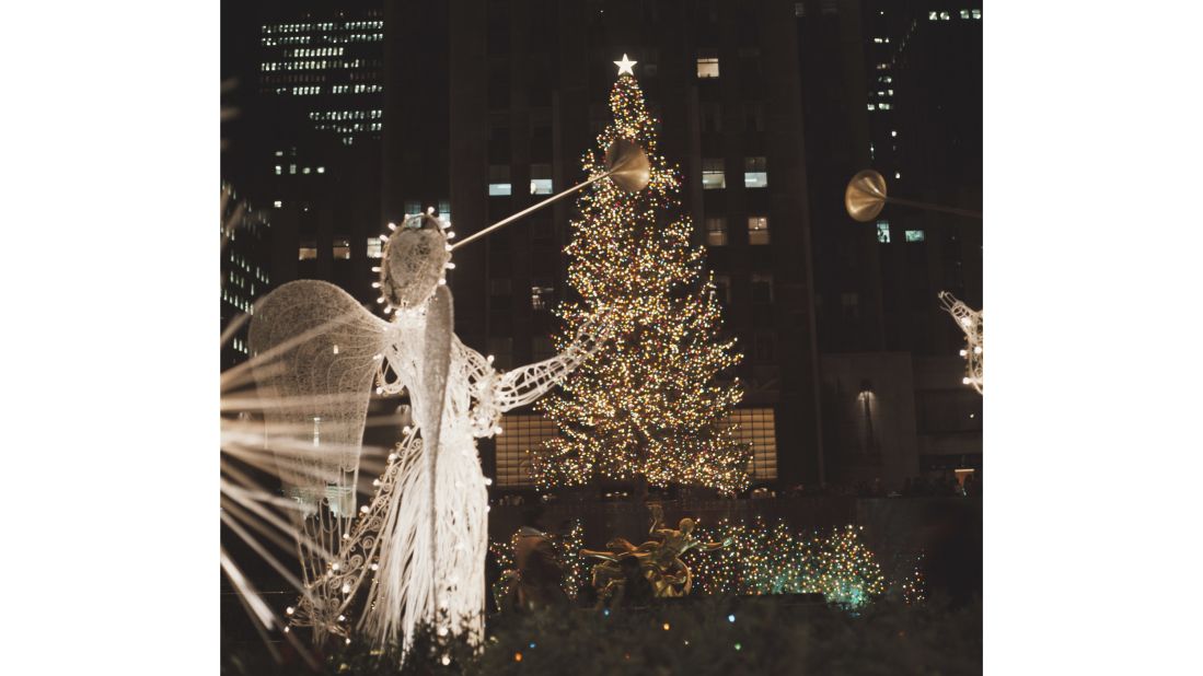 2018 Rockefeller tree lights up New York CNN