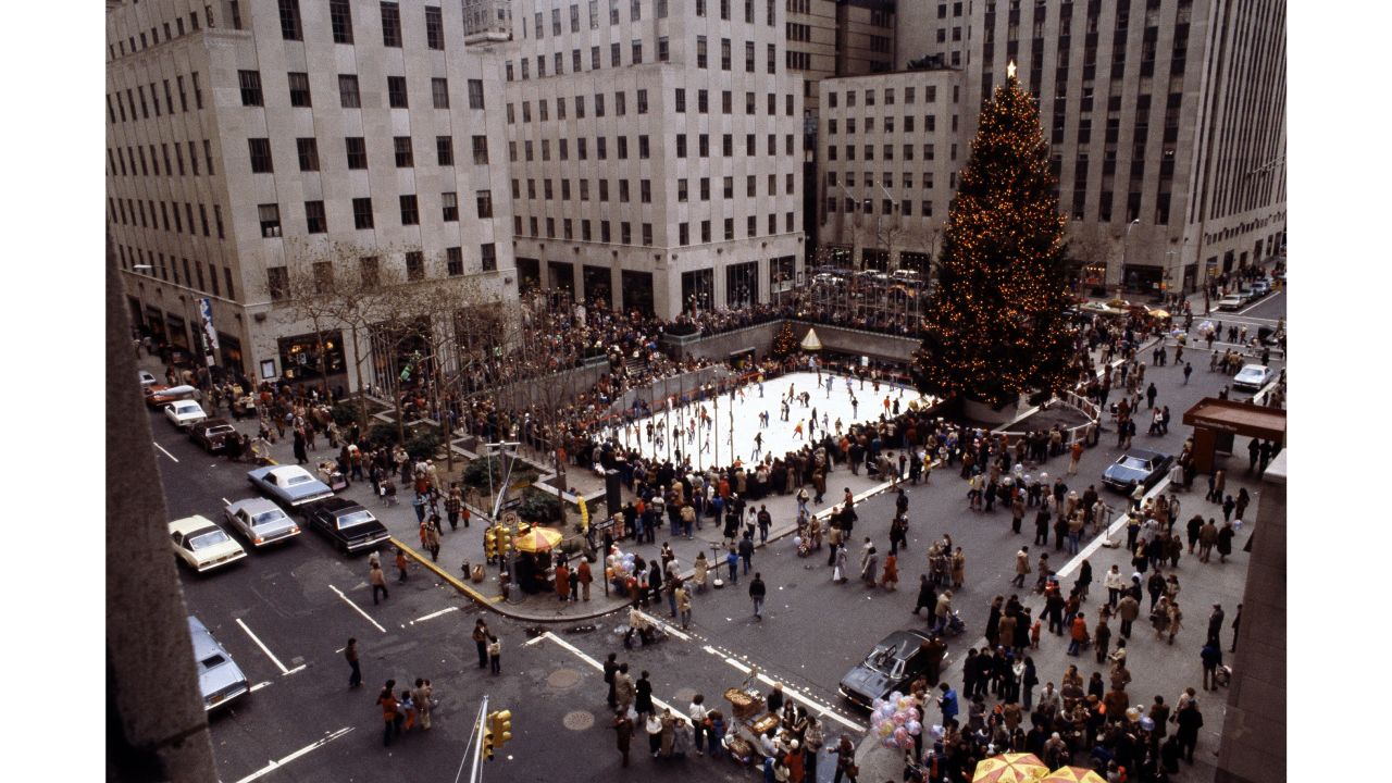 <strong>1979: </strong>The Christmas tree towers over the popular ice skating rink.