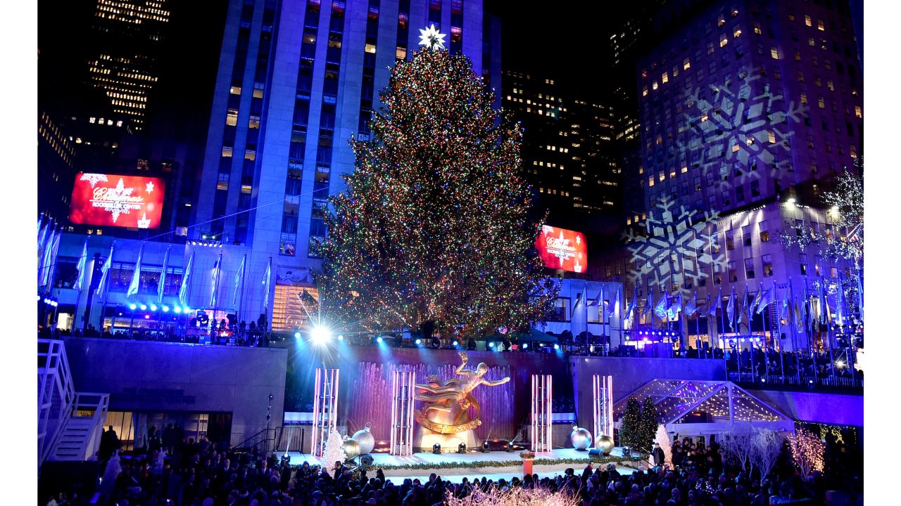 <strong>2017:</strong> A view of Rockefeller Plaza during the 85th tree lighting ceremony.