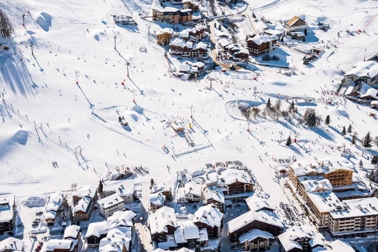 <strong>Re-development: </strong>Val d'Isere has undergone major upgrades in recent years including a sleek new gondola from town to the top of the Solaise region, improving access for beginners and intermediates. 