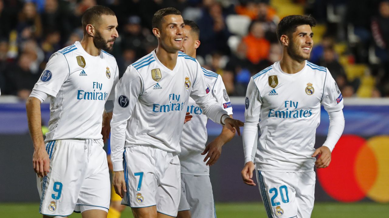 Real Madrid's Portuguese forward Cristiano Ronaldo (2nd-R) celebrates with teammates his first goal, and his team's fifth, during the UEFA Champions League Group H match between Apoel FC and Real Madrid on November 21, 2017, in the Cypriot capital Nicosia's GSP Stadium.  / AFP PHOTO / Jack GUEZ        (Photo credit should read JACK GUEZ/AFP/Getty Images)