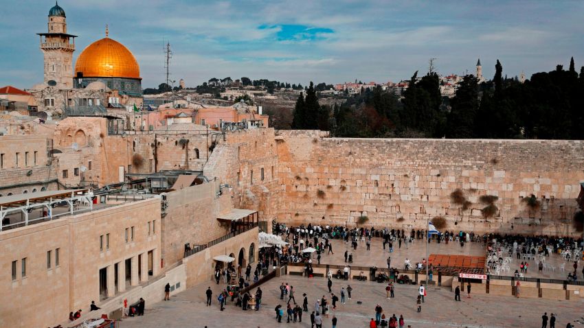 A general view shows the Western Wall (R) and the Dome of the Rock (L) in the Al-Aqsa mosque compound in the Old City of Jerusalem on December 5, 2017.