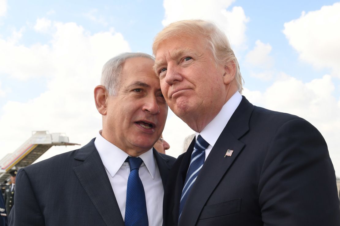 Israeli Prime Minister Benjamin Netanyahu, left, speaks with US President Donald Trump on May 23, 2017.
