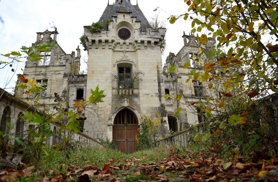 <strong>In danger: </strong>There are other châteaux across France that Delaume thinks could get the Dartagnans/Adopte a Château treatment. "In France, for example, there are 600 castles in immediate danger -- meaning that if you don't do anything in the coming months or years, they're just going to disappear forever," he says. <em>Pictured here: La Mothe-Chandeniers pre-restoration </em>