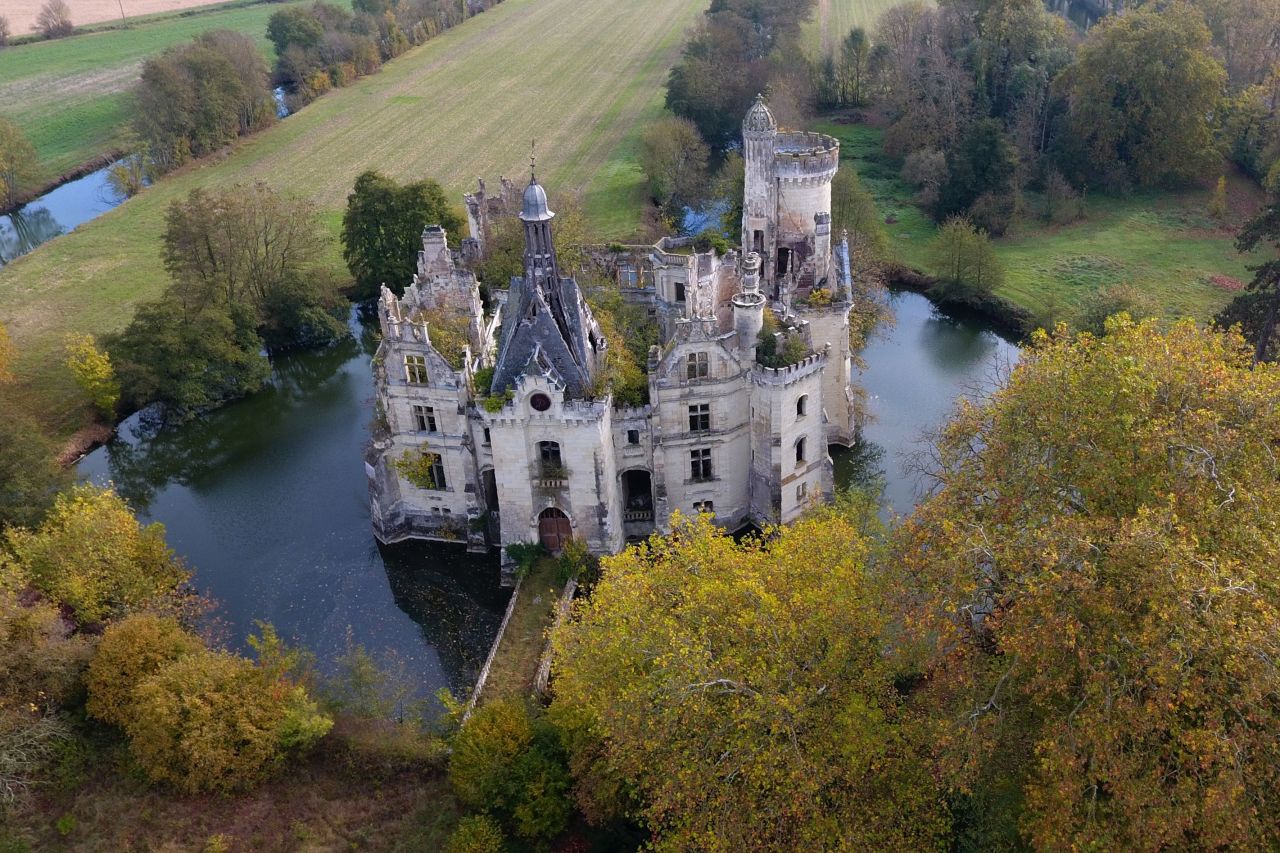 <strong>Group effort:</strong> Crowdfunding site <a href="https://dartagnans.fr/" target="_blank" target="_blank">Dartagnans.fr </a>and the association <a href="https://www.adopteunchateau.com/" target="_blank" target="_blank">Adopte un château</a> collaborated on the project -- alongside local group <a href="https://en-gb.facebook.com/SauvonsLeChateauDeLaMotheChandeniers/" target="_blank" target="_blank">Sauvons le ch</a><a href="https://www.adopteunchateau.com/" target="_blank" target="_blank">â</a><a href="https://en-gb.facebook.com/SauvonsLeChateauDeLaMotheChandeniers/" target="_blank" target="_blank">teau de la Mothe-Chandeniers.</a>