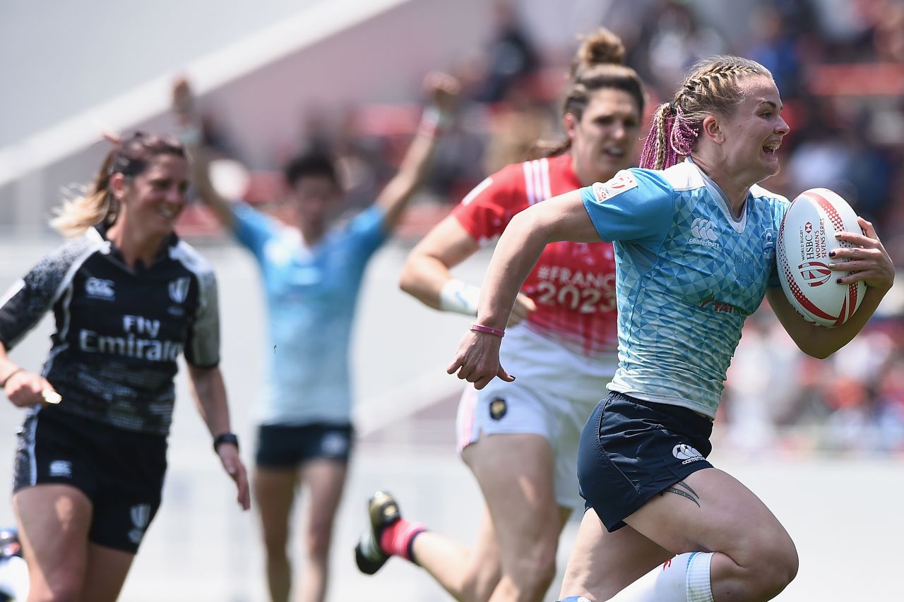 Named DHL Impact Player in Dubai two seasons running, the prolific Mikhaltsova -- wife of fellow Russia sevens star Alexei --  is often seen with the colors of the Russian flag in her hair. 