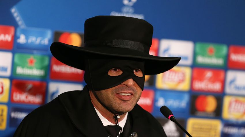 Shakhtar Donetsk's Portuguese manager Paulo Fonseca, wearing a Zorro mask and hat, delivers a press conference after Shakhtar Donetsk won their UEFA Champions League group F football match against Manchester City, at Metalist Stadium in Kharkiv, eastern Ukraine, on December 6, 2017. / AFP PHOTO / Stanislas VEDMID