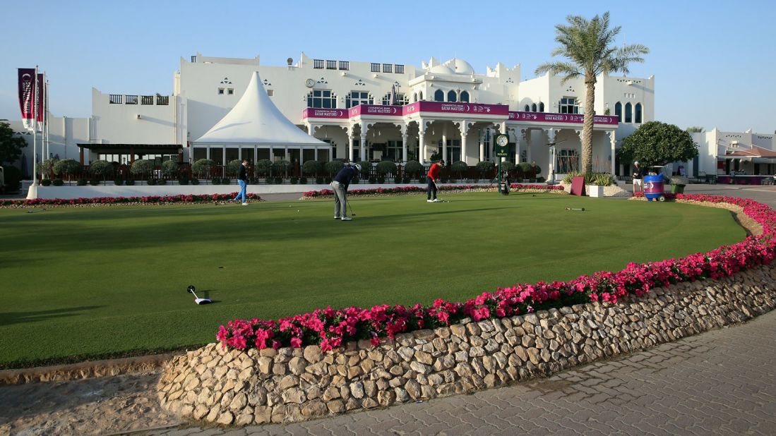 <strong>On the green: </strong><a href="https://www.dohagolfclub.com" target="_blank" target="_blank">Doha Golf Club</a> is an oasis of green grass, imported shrubs and cacti, and eight artificial lakes where top pros come every year to compete in the Qatar Masters. 