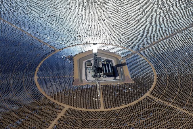 The chamber also looks like a concentrated solar array (like this example in the Mojave Desert, California). With all eyes on you, you're at the whims of the body politic. And as Chancellor Valorum found out in "The Phantom Menace,"<a href="index.php?page=&url=https%3A%2F%2Fwww.youtube.com%2Fwatch%3Fv%3DptFhhz5Lrqk" target="_blank" target="_blank"> it's easy to get burned</a>.