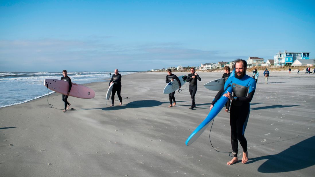 Vets combat trauma with therapeutic surfing | CNN