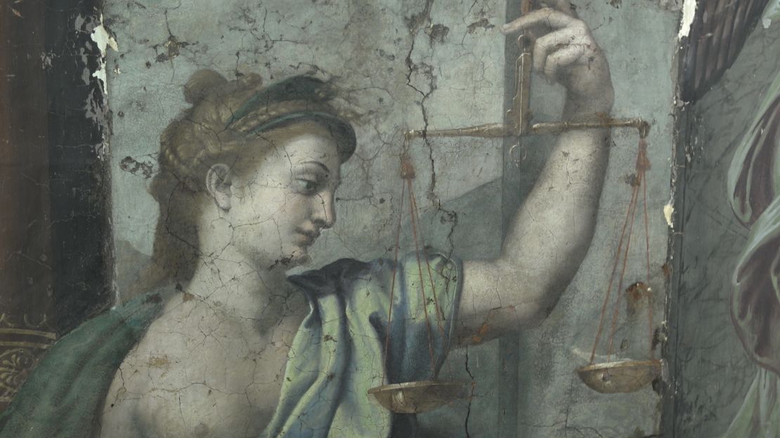 A detail of the discovered paintings.
