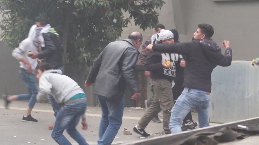 lebanon clashes erupt us embassy wedeman_00005717.jpg