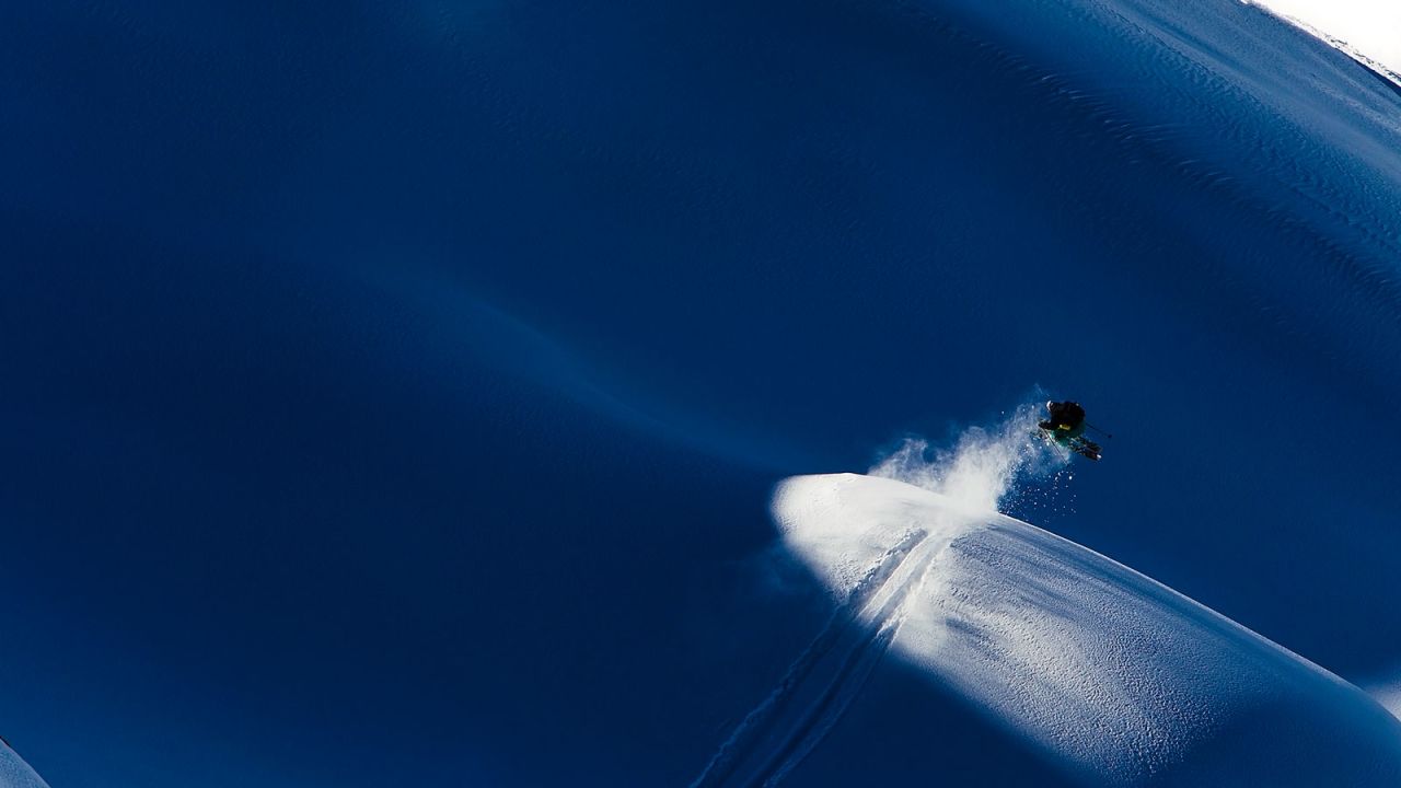 Enander's trademark style is deep blue shadows to contrast with the light.
