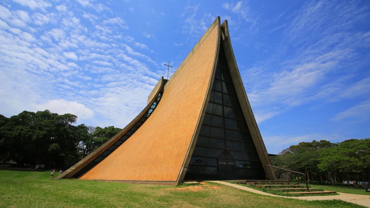 A Christian chapel on the campus of Tunghai University in Taichung, central Taiwan, the Luce Memorial Chapel is named after an American missionary who traveled to China in the late 19th century. Completed by Pei, working with Chen Chi-Kwan, in 1963, its walls are made of reinforced concrete, designed to withstand earthquakes and typhoons.