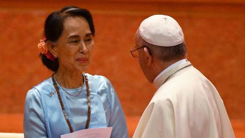 Pope Francis (R) shakes hands with Myanmar's Aung San Suu Kyi during an event in Naypyidaw.