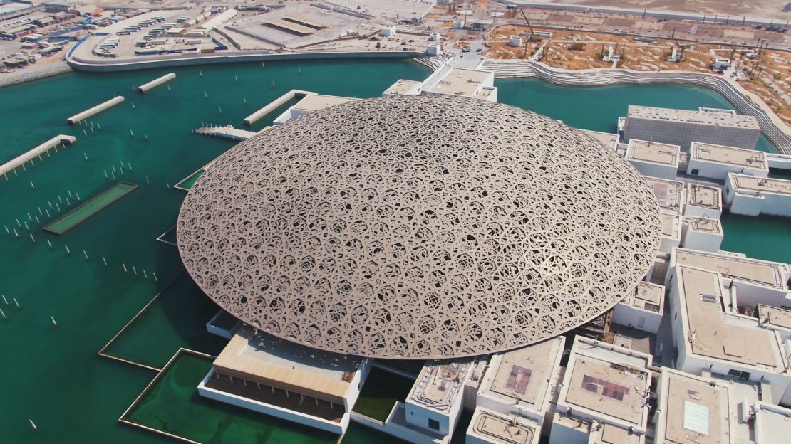 Louve Abu Dhabi's dome.