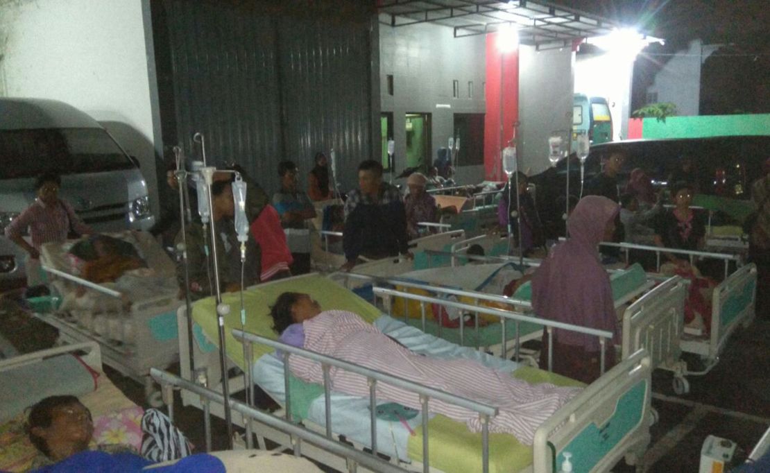 Patients are evacuated outside a hospital in Banyumas overnight after an earthquake.