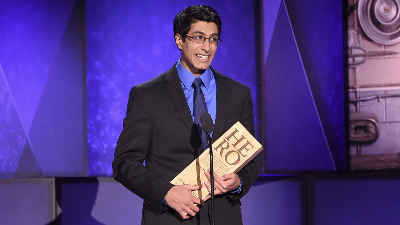 2017 CNN Hero Samir Lakhani poses with his award.