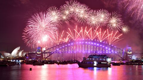 Fireworks erupt over Sydney's iconic Harbour Bridge and Opera House during the New Years Eve fireworks show in Sydney on January 1, 2017. / AFP / PETER PARKS        (Photo credit should read PETER PARKS/AFP/Getty Images)