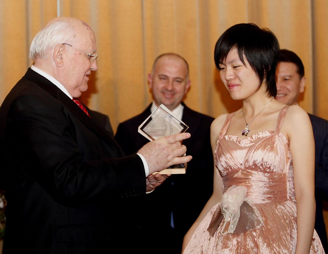 Hou receives the World Women's Chess Champion trophy from former Soviet Union President Mikhail Gorbachev in November 2011. 