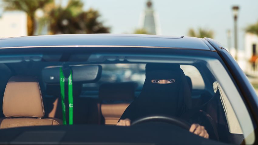 Ride hailing applications in Saudi Arabia are preparing to hire Saudi female chauffeurs, months ahead of lifting the ban that prevents women from driving or issuing driving licenses in the country.