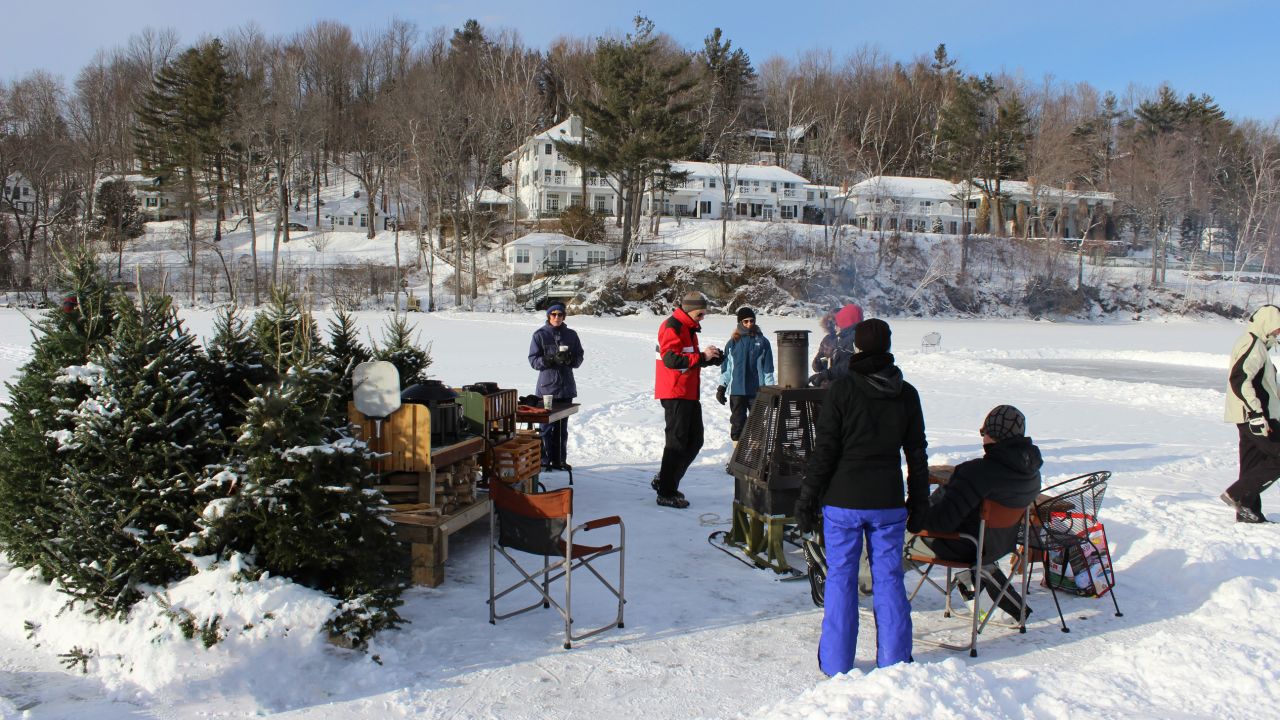 Each week, the Manoir Hovey hosts a complimentary ice-fishing lesson for guests.