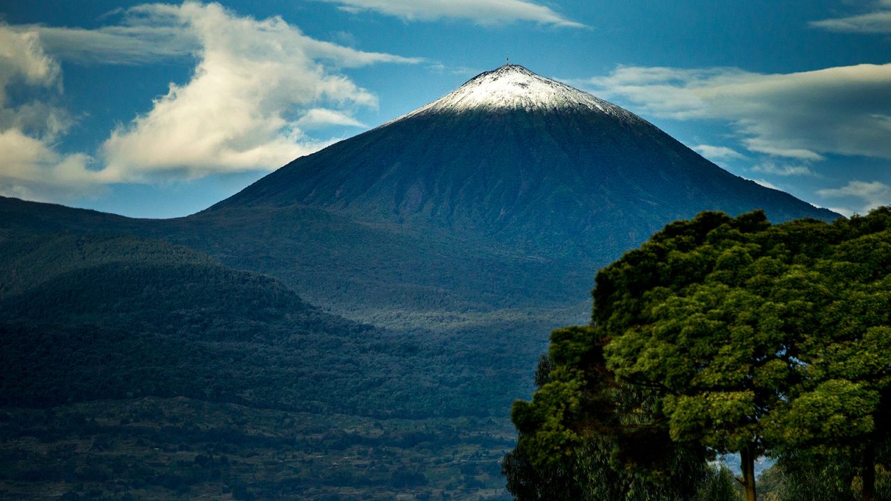 This central African country is on the tourist map thanks to its volcanic landscapes.