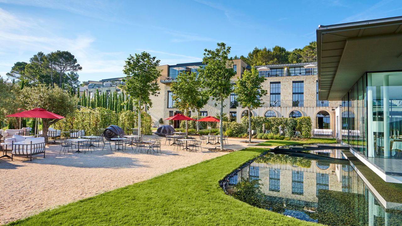 Villa  La Coste is made up of  28 suites, a spa, a library, a bar and a very impressive art collection.