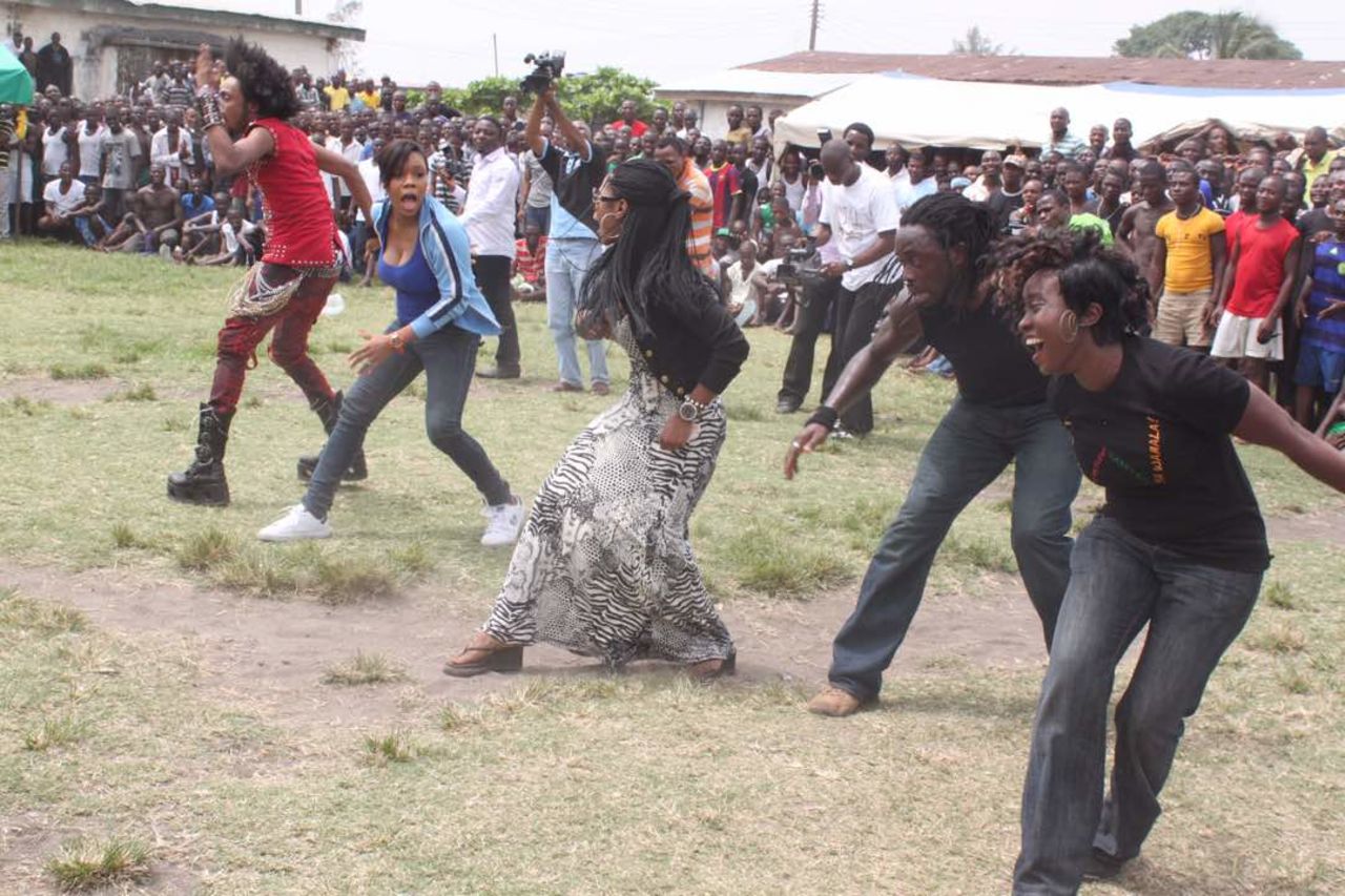 Actors, choreographers and comedians entertained inmates at Ikoyi Prison, during one of Lamboginny's concerts in 2012.