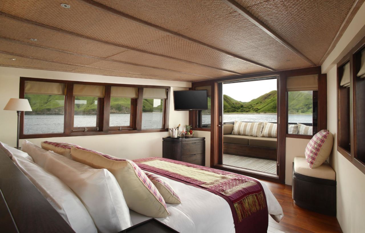 The Sriwijaya Master Suite aboard Alila Purnama features wraparound windows giving 180-degree views of the incredible island landscapes.